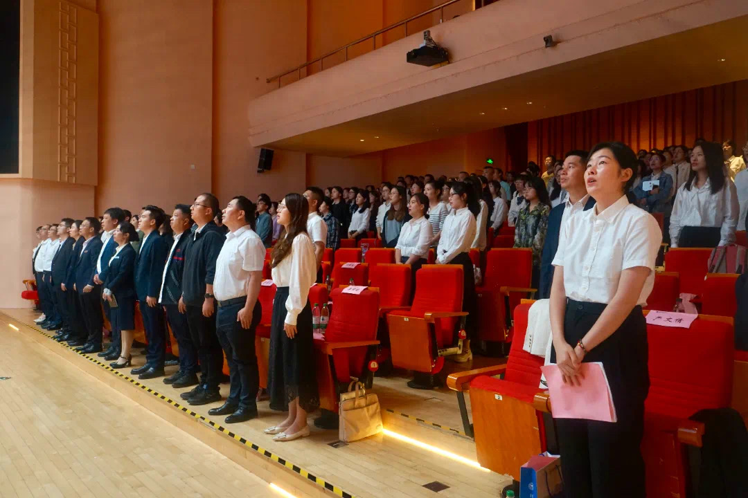 砥礪耕耘結(jié)碩果，匠心育人譜新篇 | 2024-2025學(xué)年第二學(xué)期期中教職工大會圓滿召開！